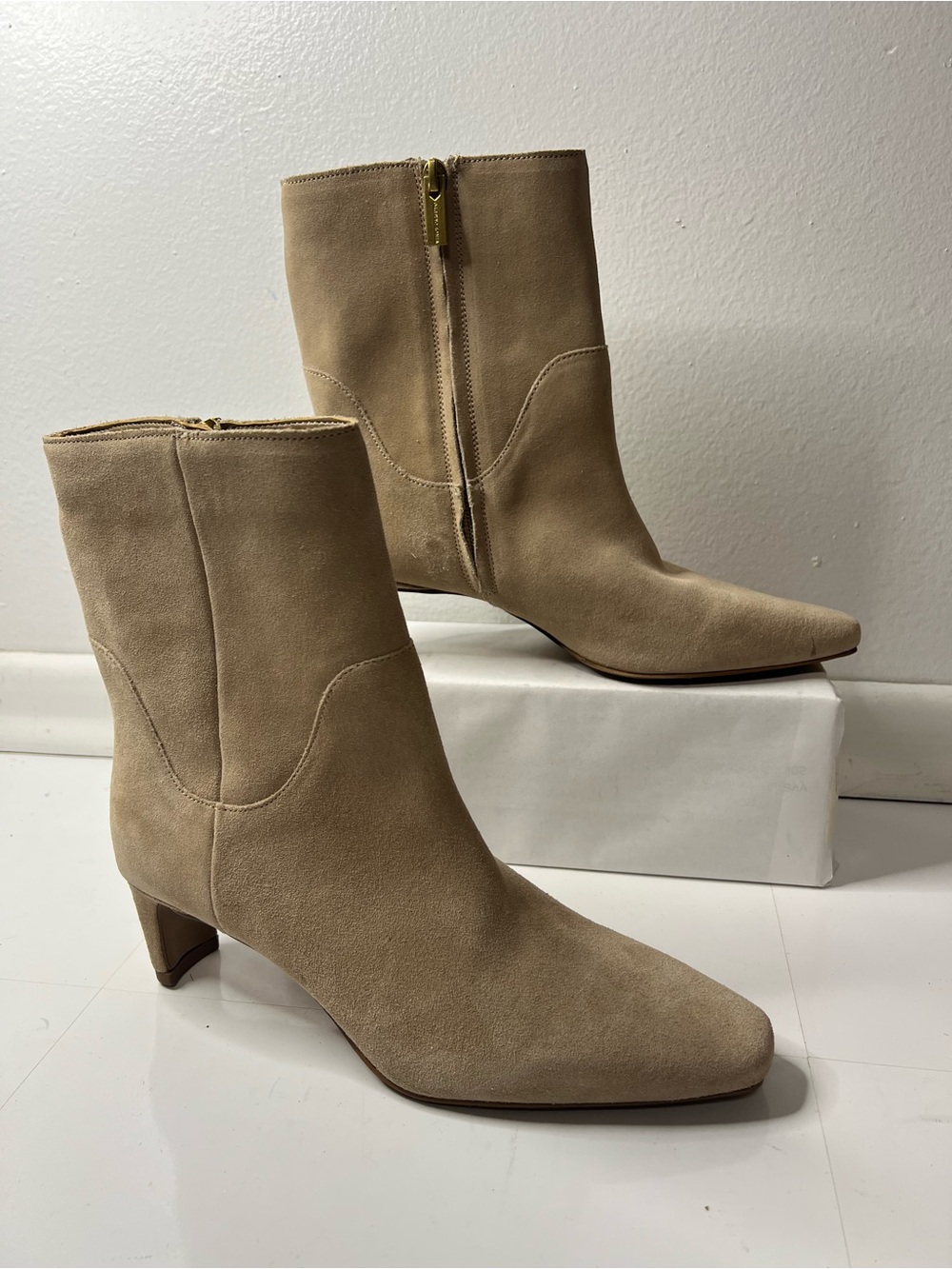 Vince Camuto Classic Beige Leather Mid-Heel Ankle Boots Women Size 6.5 New